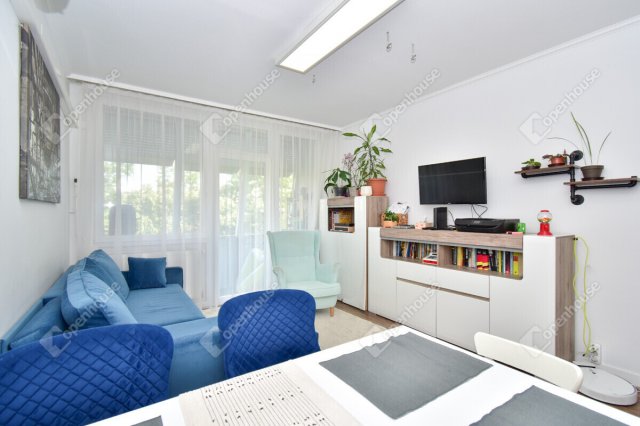 Eladó panellakás, Szegeden 65.99 M Ft, 4 szobás