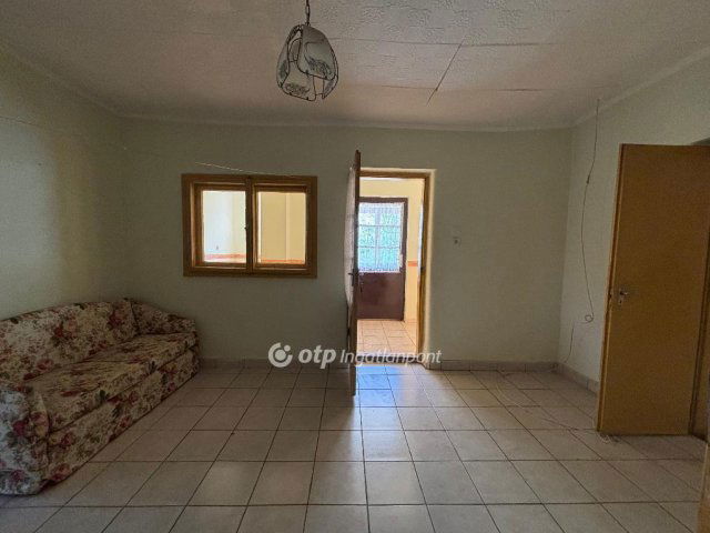 Eladó családi ház, Bakonyságon 20.9 M Ft, 2 szobás