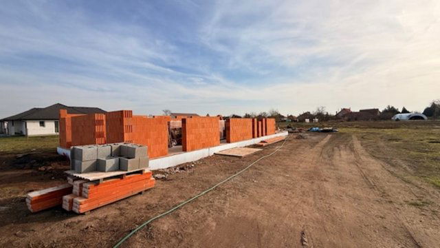 Eladó családi ház, Röszkén 99.99 M Ft, 4 szobás