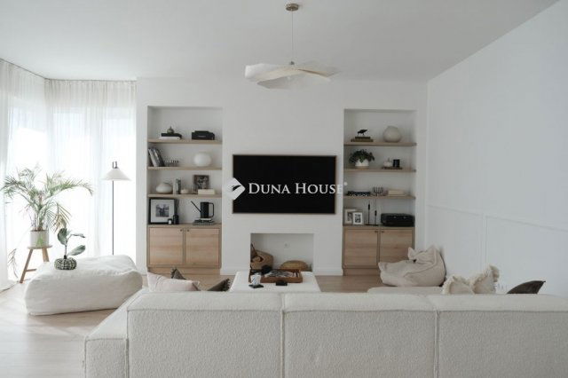 Eladó családi ház, Szentendrén 220 M Ft, 5 szobás