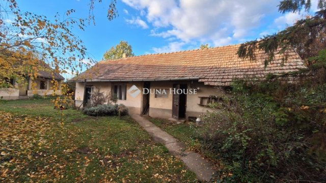 Eladó családi ház, Cecén 14.99 M Ft, 2 szobás