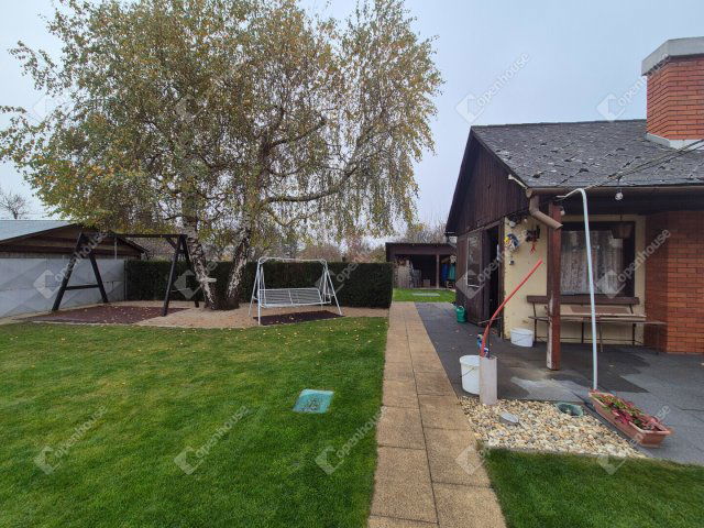 Eladó családi ház, Kisbéren 129.5 M Ft, 4 szobás