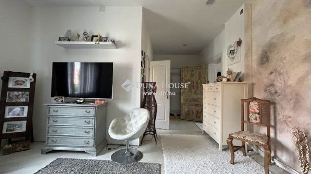 Eladó téglalakás, Szombathelyen 87.75 M Ft, 4 szobás