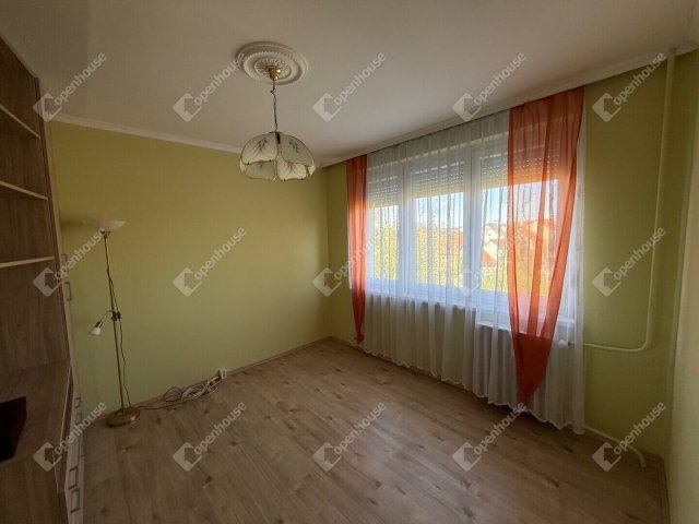 Eladó panellakás, Győrött 53.9 M Ft, 2 szobás