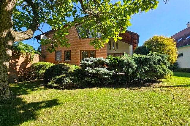 Eladó családi ház, Győrött 290 M Ft, 5 szobás