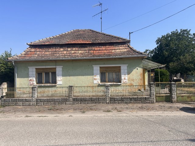 Eladó családi ház, Ácson 29.9 M Ft, 2 szobás