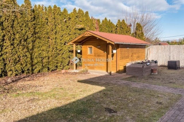 Eladó családi ház, Szadán 180 M Ft, 5 szobás