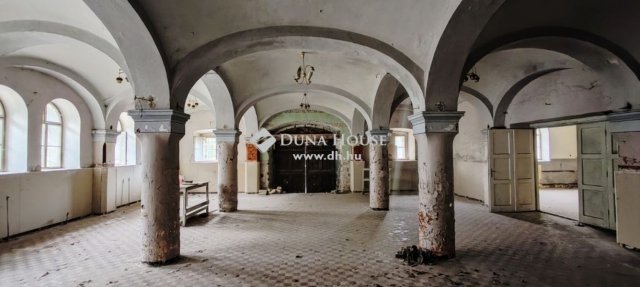 Eladó családi ház, Baján 350 M Ft, 1 szobás