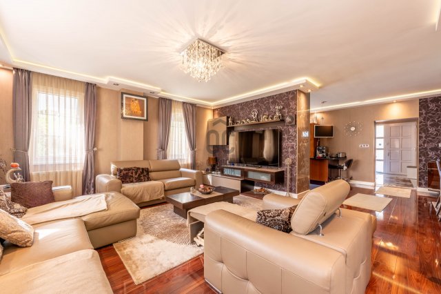 Eladó családi ház, Budapesten, III. kerületben, Csalma utcában