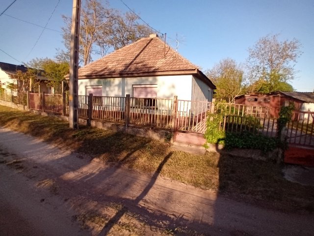 Eladó családi ház, Baján 12 M Ft, 3 szobás