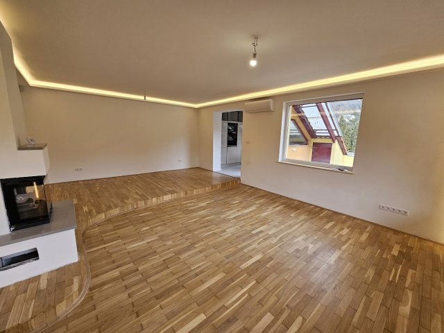 Eladó ikerház, Pécsett 123.9 M Ft, 4+1 szobás