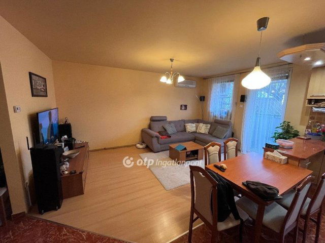 Eladó téglalakás, Szegeden 72.99 M Ft, 1+2 szobás