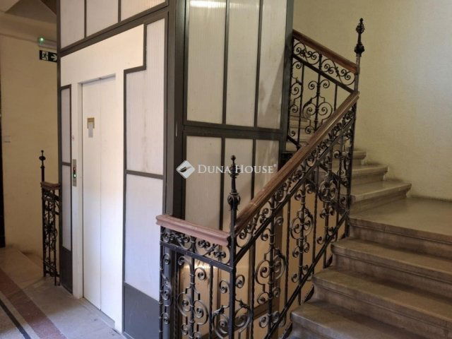 Eladó téglalakás, Budapesten, VII. kerületben 43.9 M Ft