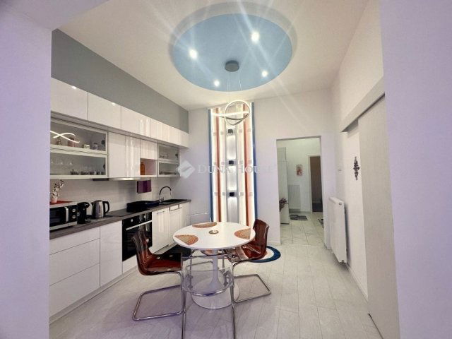 Eladó téglalakás, Budapesten, VII. kerületben 105 M Ft, 2 szobás