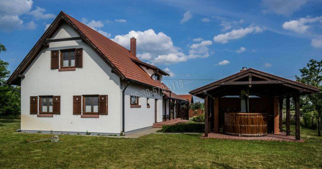 Eladó üzlethelyiség, Békésszentandráson 150 M Ft, 5 szobás