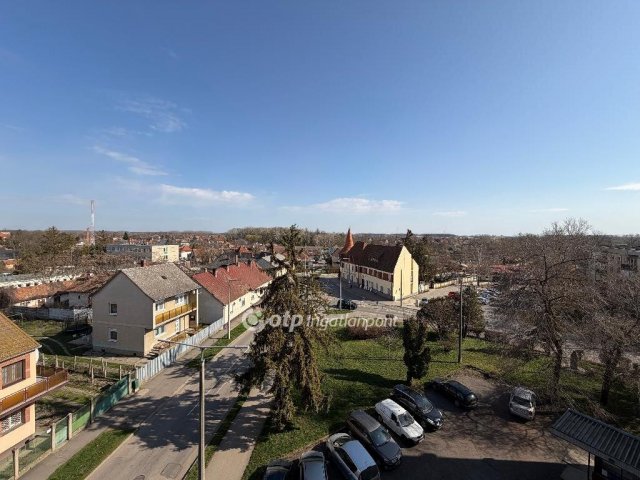 Eladó panellakás, Berettyóújfaluban 42.9 M Ft, 2 szobás