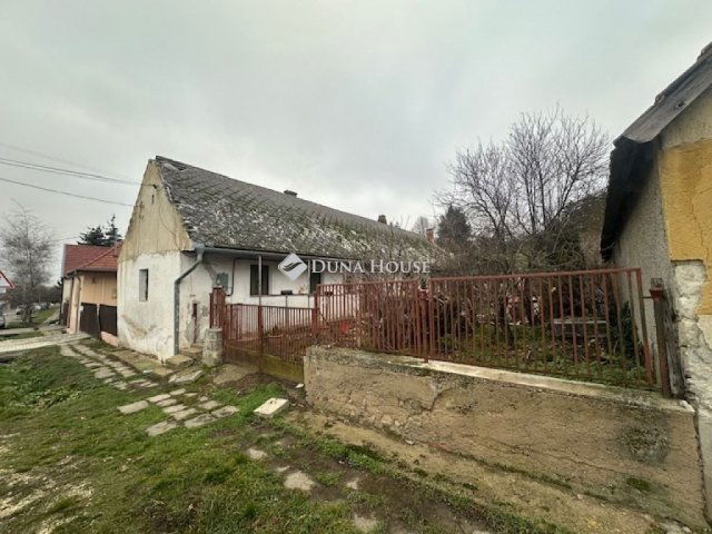 Eladó családi ház, Etyeken 52 M Ft, 3 szobás