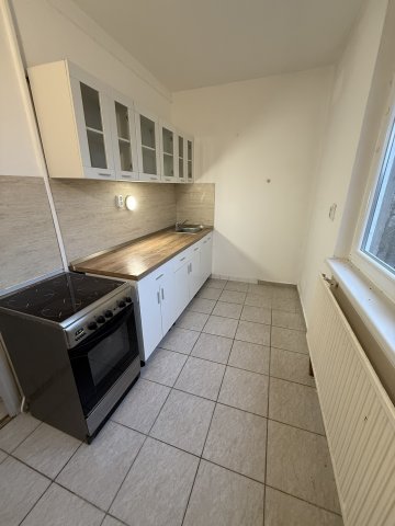 Eladó panellakás, Tatabányán 36.9 M Ft, 2 szobás