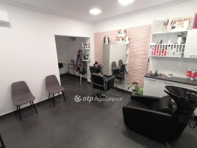 Eladó családi ház, Hajdúböszörményen 92.9 M Ft, 4+1 szobás