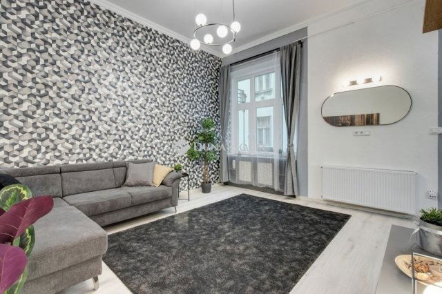 Eladó téglalakás, Budapesten, VI. kerületben 47 M Ft, 1 szobás