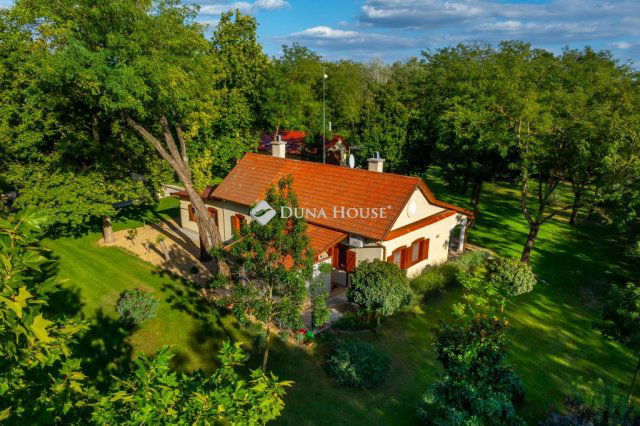 Eladó családi ház, Tiszakécskén 459 M Ft, 4 szobás