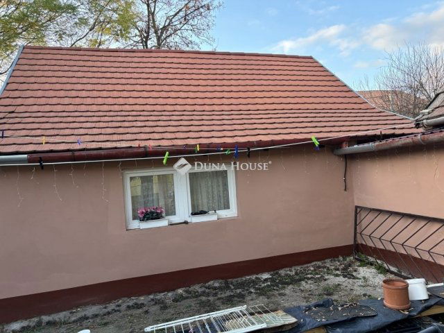 Eladó családi ház, Kunszentmiklóson 28.5 M Ft, 1 szobás