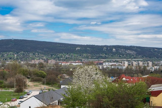 Eladó családi ház, Tatabányán 137 M Ft, 4 szobás
