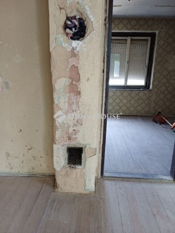 Eladó családi ház, Pécsett 13.5 M Ft, 2 szobás