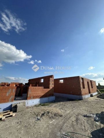 Eladó ikerház, Délegyházán 89.5 M Ft, 4 szobás