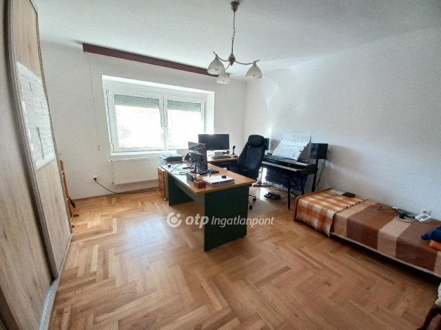 Eladó családi ház, Budapesten, III. kerületben 169 M Ft