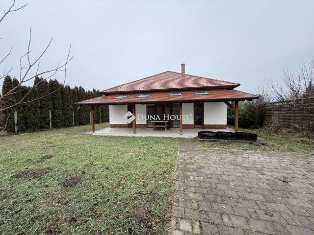 Eladó családi ház, Esztergomban 98 M Ft, 3 szobás