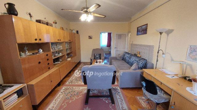 Eladó téglalakás, Kisújszálláson 27.5 M Ft, 2 szobás