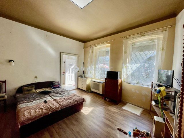Eladó téglalakás, Budapesten, IV. kerületben, Attila utcában