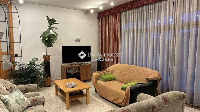 Eladó családi ház, Budapesten, II. kerületben 240 M Ft, 9 szobás