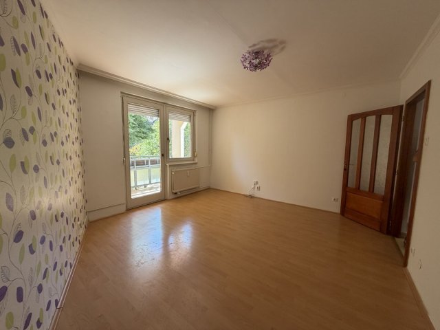 Kiadó panellakás, albérlet, Debrecenben 200 E Ft / hó, 3 szobás