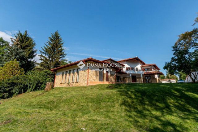 Eladó családi ház, Gödön 770 M Ft, 8+1 szobás