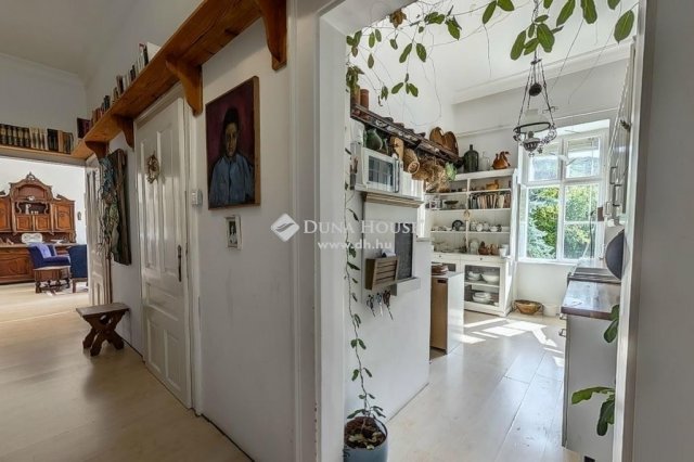 Eladó családi ház, Budakeszin 299 M Ft, 8 szobás