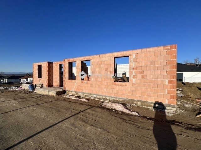 Eladó ikerház, Őrbottyánban 97.5 M Ft, 4 szobás