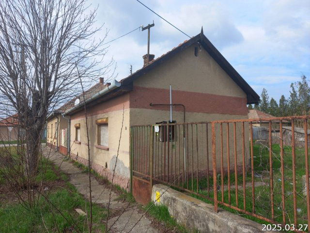 Eladó családi ház, Lajosmizsén, Vásártér utcában 3.2 M Ft