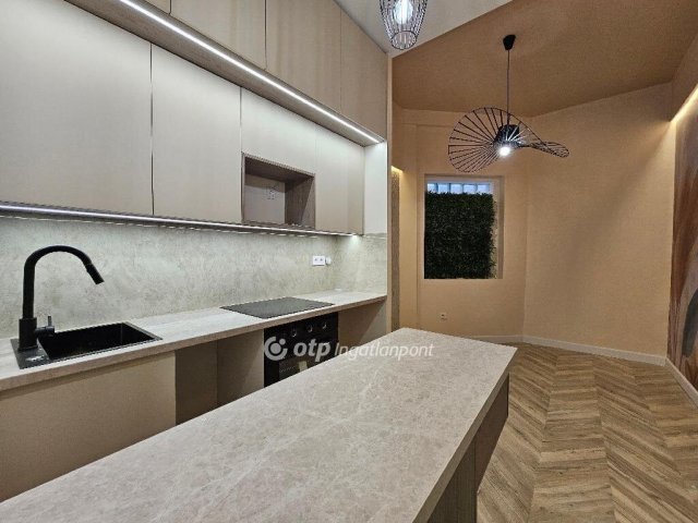 Eladó téglalakás, Budapesten, VII. kerületben 139.9 M Ft