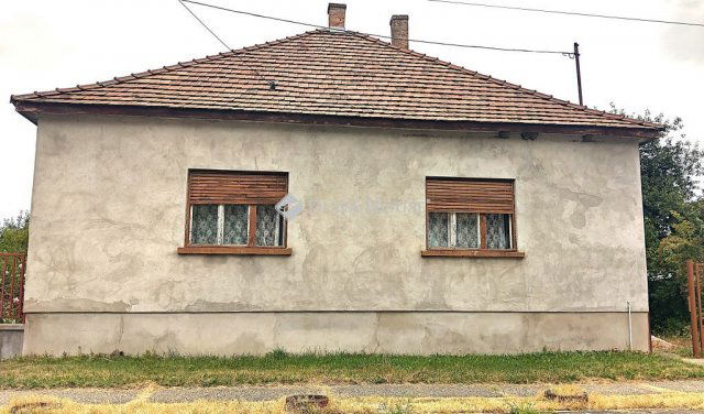 Eladó családi ház, Táton 35.9 M Ft, 4 szobás