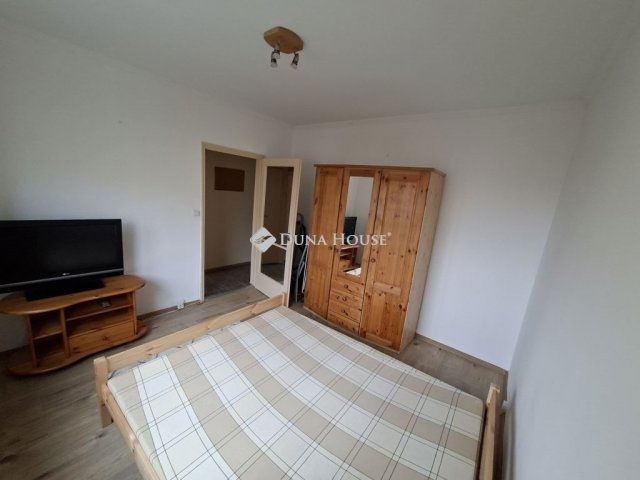 Eladó panellakás, Szegeden 53.9 M Ft, 2 szobás