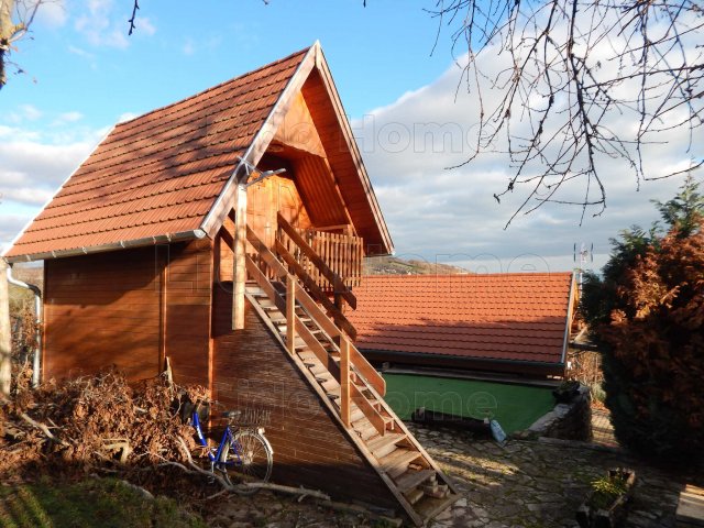 Eladó nyaraló, Balatonfüreden 107 M Ft, 2 szobás