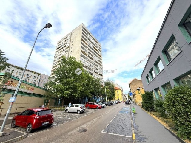 Eladó téglalakás, Budapesten, VIII. kerületben 45 M Ft, 1 szobás