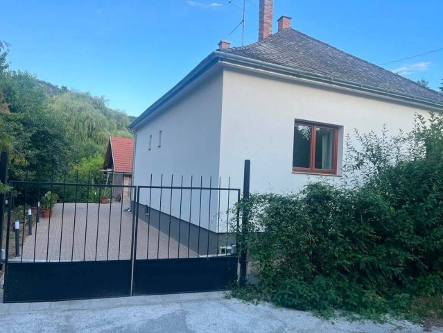 Eladó családi ház, Csobánkán 129.9 M Ft, 3 szobás