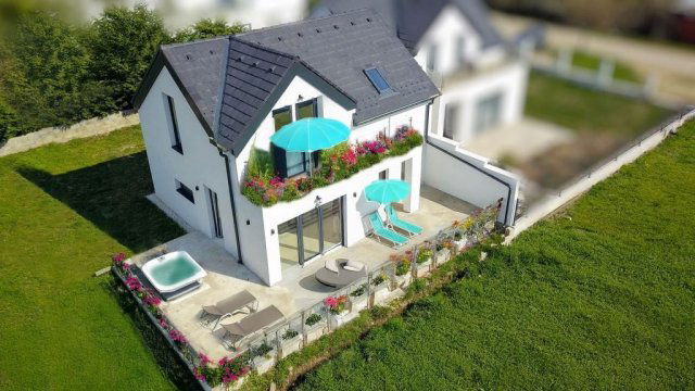 Eladó ikerház, Balatonakaliban 129 M Ft, 4 szobás