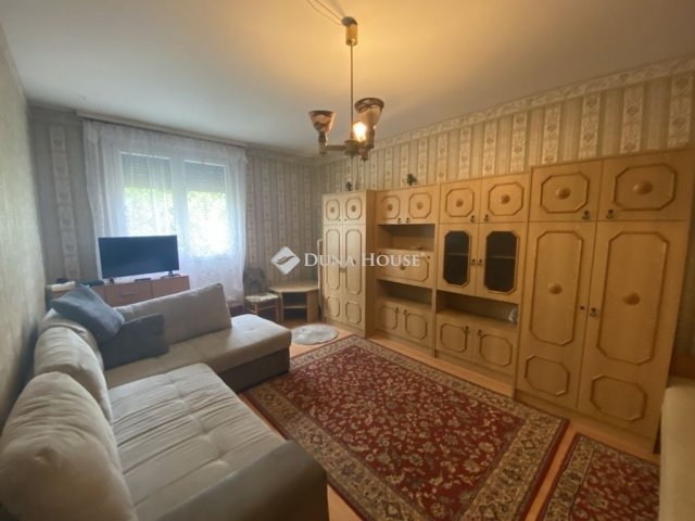 Eladó panellakás, Pécsett 36 M Ft, 2 szobás