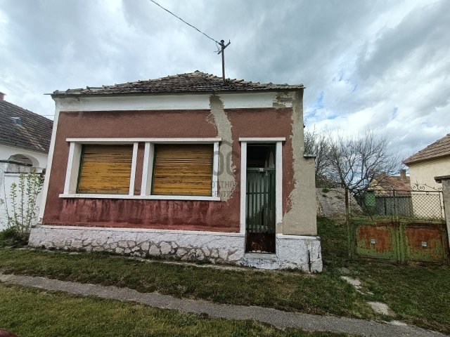 Eladó családi ház, Gannán 18.9 M Ft, 2 szobás