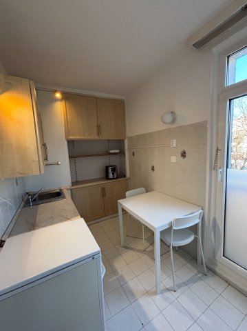 Kiadó panellakás, albérlet, Pécsett, Váci Mihály utcában