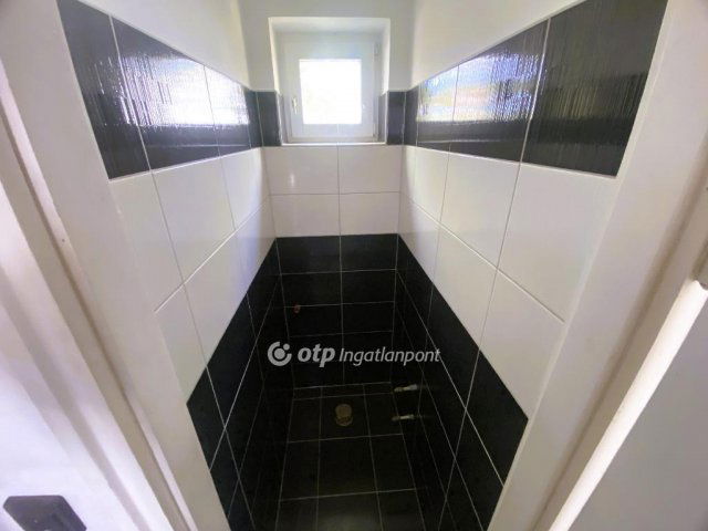 Eladó családi ház, Kisújszálláson 25 M Ft, 3+1 szobás